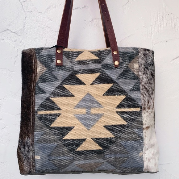 Sarrah Handbags - New Amazing Tote Handbag w/ Genuine Leather NWT